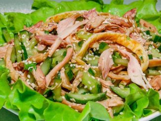 Салат-коктейль из курицы с огурцами