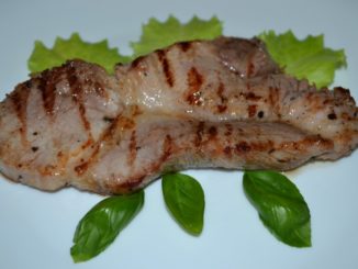Стейк из свинины в белом вине