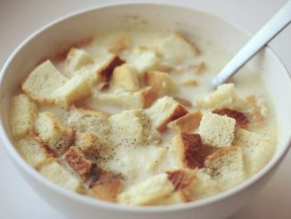 Сырный суп с шампиньонами и сухариками