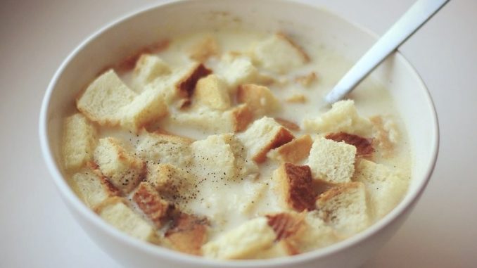 Сырный суп с шампиньонами и сухариками Сырный суп с шампиньонами и сухариками