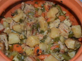 Жаркое из свинины с овощами в горшочке