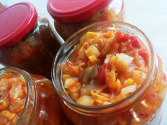 Баклажаны с луком и помидорами