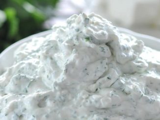 Фета с чесноком и зеленью