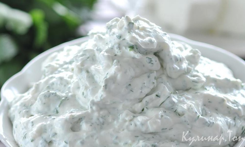 Фета с чесноком и зеленью