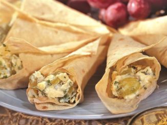 Кулечки из лаваша с сыром и виноградом