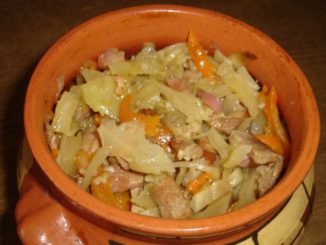 Курица с капустой в горшочке
