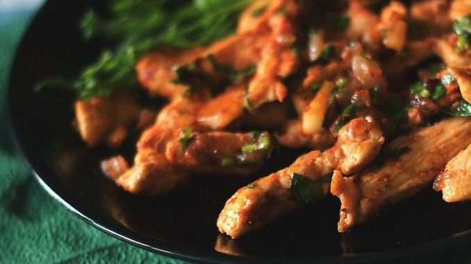 Курица с лимоном, чесноком и розовым перцем Курица с лимоном, чесноком и розовым перцем