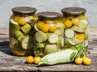 Маринованные кабачки с алычой и луком