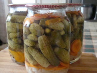 Огурцы с овощами по-чешски