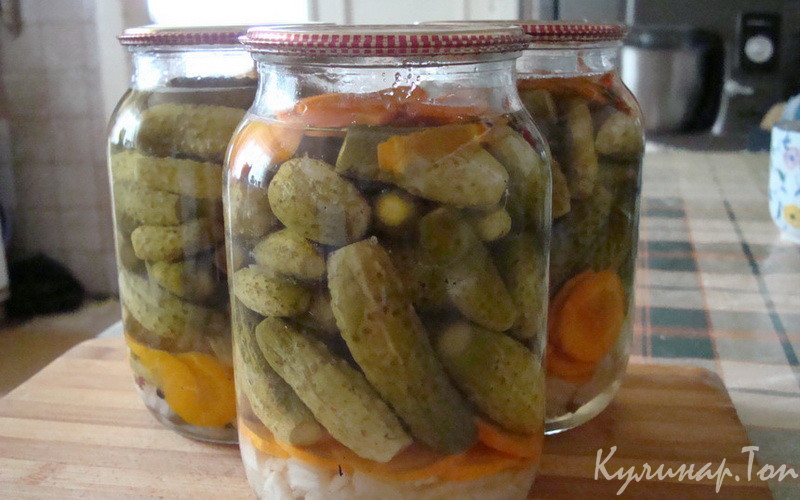 Огурцы с овощами по-чешски