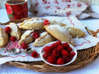 Пирожки с малиной