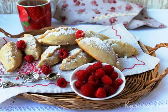 Пирожки с малиной