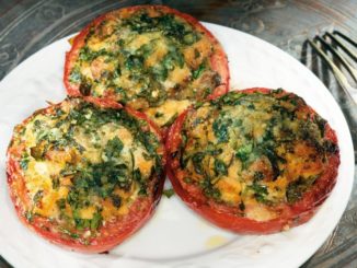 Помидоры, фаршированные семгой и каперсами