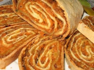 Рулет с абрикосовым джемом и грецкими орехами