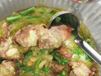 Ягненок с бобами и зеленой фасолью