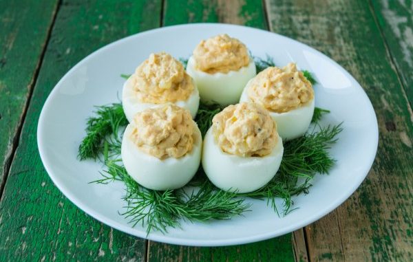 Яйца, фаршированные зеленым горошком Яйца, фаршированные зеленым горошком