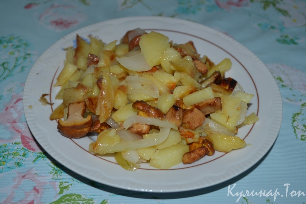 Жареный картофель с лисичками