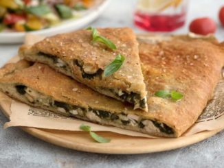 Закрытая пицца с курицей