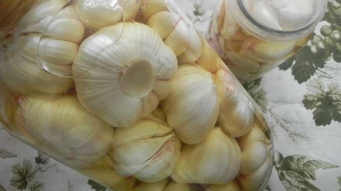 Чеснок, маринованный головками Чеснок, маринованный головками