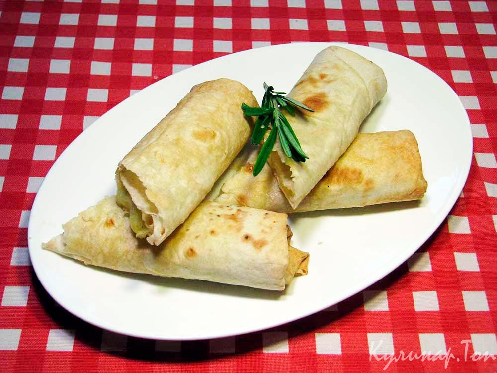 Горячие роллы с сыром и овощами