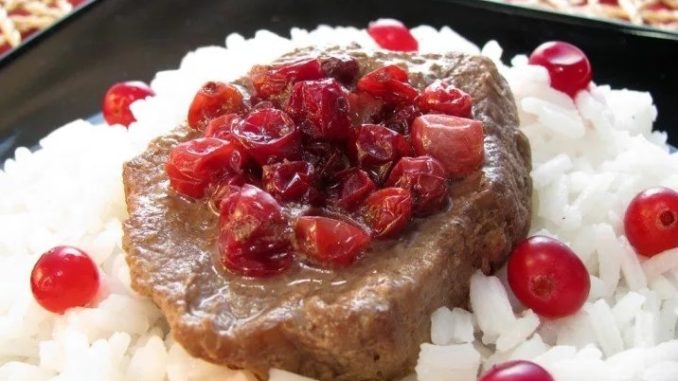 Говядина, жаренная с клюквой Говядина, жаренная с клюквой