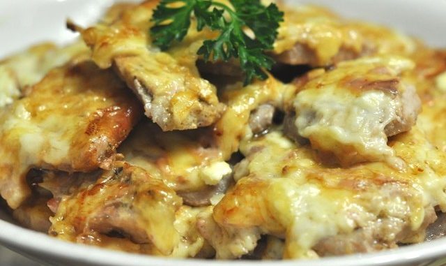 Картофель с шампиньонами в духовке Картофель с шампиньонами в духовке
