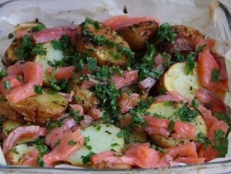 Картошка по-деревенски с красной рыбой