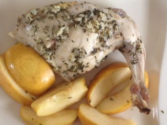 Кролик с яблоками