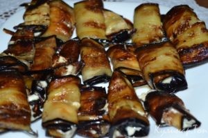 Острые рулетики из баклажанов