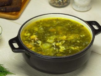 Щи из куриных грудок со щавелем