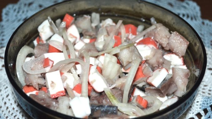 Салат со скумбрией и крабовыми палочками-05 Салат со скумбрией и крабовыми палочками