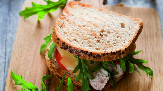 Сэндвичи с козьим сыром и маринованной свеклой Сэндвичи с козьим сыром и маринованной свеклой