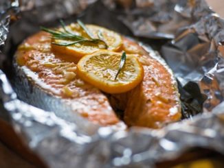 Сёмга с овощами, запеченная в фольге