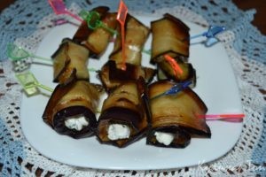 Рулетики из баклажанов с творожным сыром