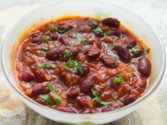 Фасоль тушёная с овощами
