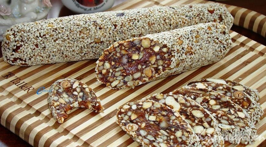 Финиковая колбаска