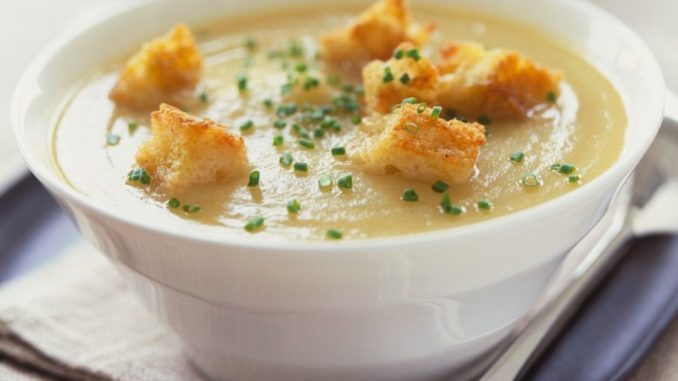 Гороховый суп-пюре с чесночными гренками Гороховый суп-пюре с чесночными гренками