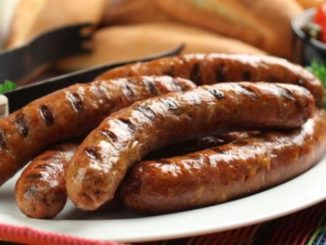Колбаски, запеченные в пиве