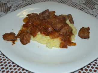 Куриная печень с томатами