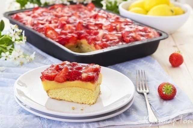 Лимонный пирог с клубникой