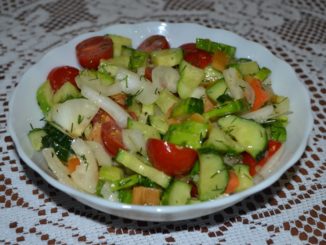 Салат из огурцов, помидоров и перца