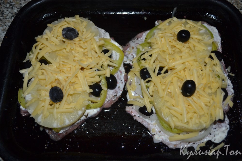 Свинина с ананасом и маслинами