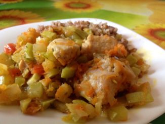 Тушеные овощи с курицей в мультиварке