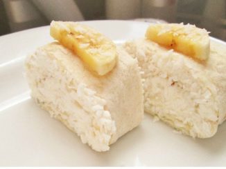 Творожные роллы с бананами в кокосовой стружке