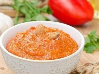 Дип из запеченного перца и грецких орехов