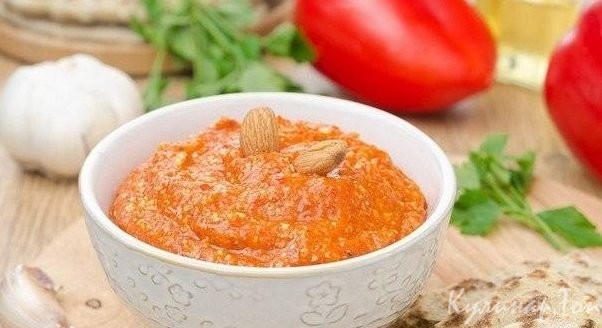 Дип из запеченного перца и грецких орехов Дип из запеченного перца и грецких орехов