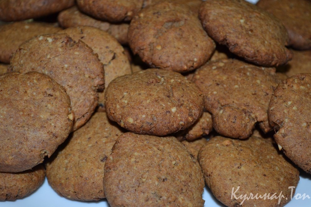 Финиковое печенье с орехами