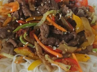 Фунчоза с говядиной и овощами