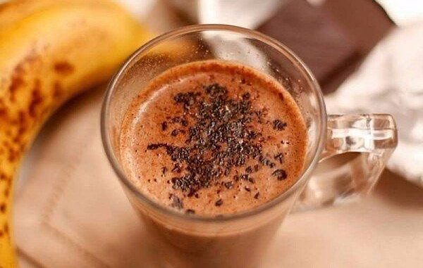Горячий банановый коктейль с шоколадом Горячий банановый коктейль с шоколадом