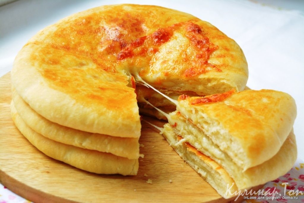 Хачапури с жареным луком и грибами